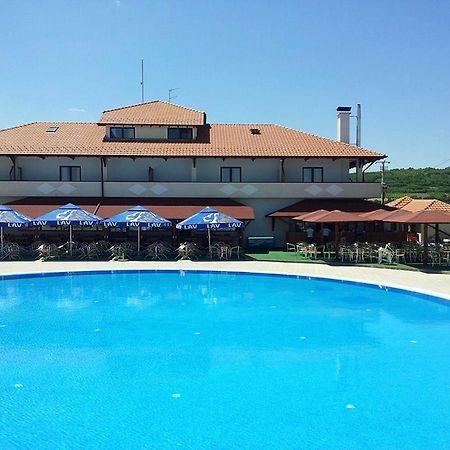 Bazeni Baikal Hotel Topola Екстериор снимка
